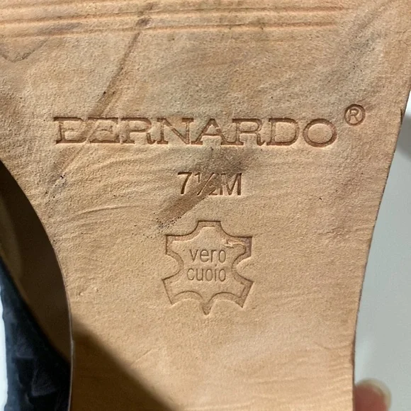 Bernardo Suede Sandals, Size 7 1/2 - Picture 5 of 11